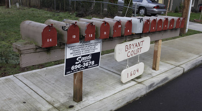 Bryant Court Apartments in Vancouver, WA - Building Photo - Building Photo