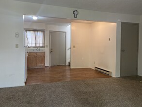 1020 Broadway St, Unit B4 in Martins Ferry, OH - Building Photo - Building Photo