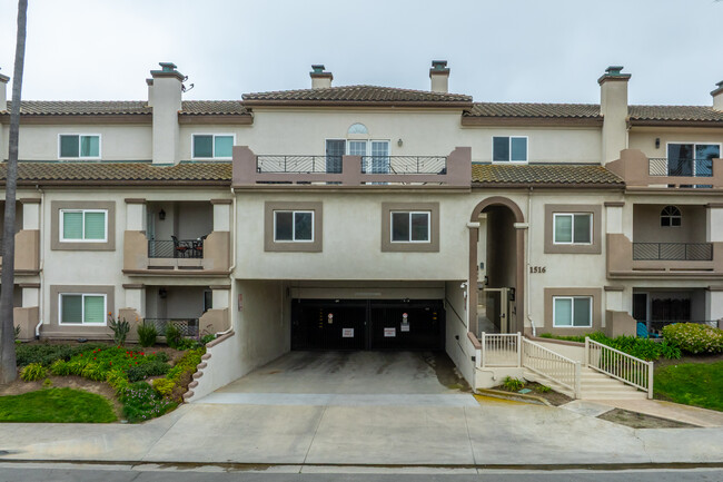 1516 Pacific Coast Hwy in Huntington Beach, CA - Building Photo - Building Photo