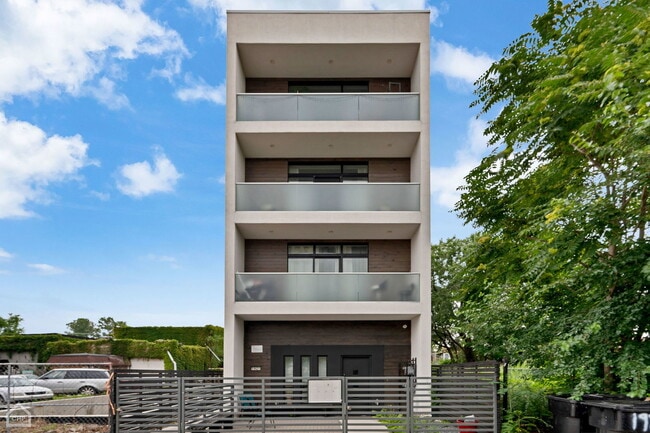 property at 1921 S Jefferson St