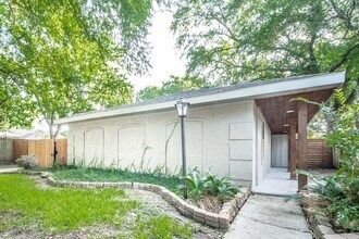 1907 Ashford Hollow Ln in Houston, TX - Building Photo - Building Photo