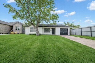 10902 Jutland Rd in Houston, TX - Building Photo
