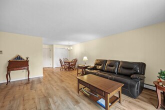 60 Rambling Brook Ln in Glastonbury, CT - Building Photo - Building Photo