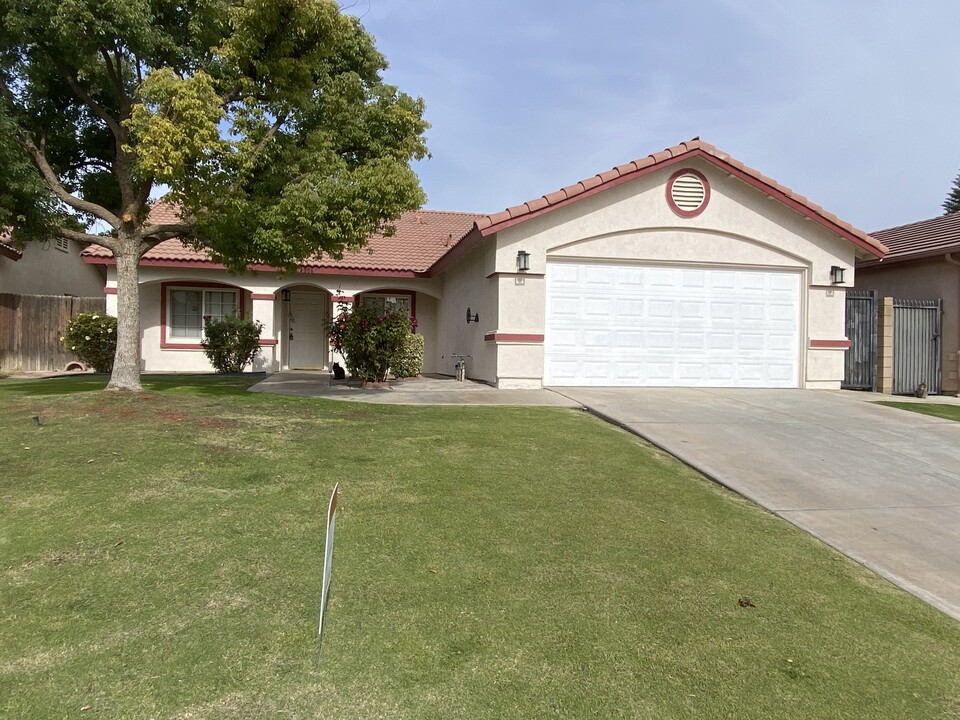 4006 Pacific Wind Ct in Bakersfield, CA - Building Photo