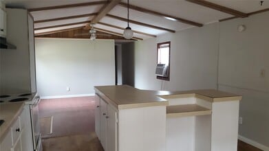 865 Omeara in Montgomery, TX - Building Photo - Building Photo