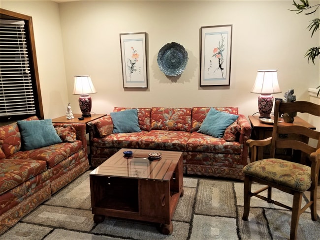 3300 N Overland Trail