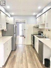 112 Dumfries Ave in Brampton, ON - Building Photo - Building Photo