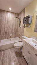 1965 Forked Creek Dr in Englewood, FL - Foto de edificio - Building Photo