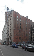 14 E 17th St in New York, NY - Building Photo - Building Photo