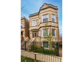 2520 W Cortez St, Unit 2F in Chicago, IL - Building Photo