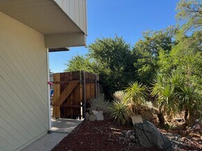 5615 High Rock Way in Sparks, NV - Building Photo - Building Photo