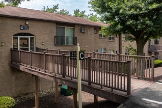 Timber Ridge Apartments in New Stanton, PA - Foto de edificio - Building Photo