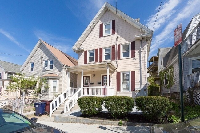 9-11 Rock Valley Ave in Everett, MA - Building Photo - Building Photo