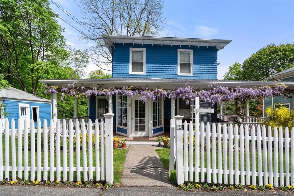 133 Newtonville Ave in Newton, MA - Building Photo