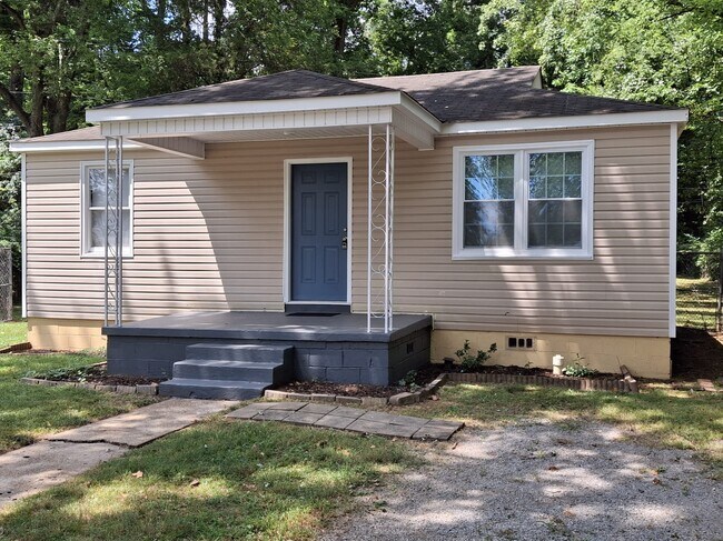 property at 825 Crestline Cir NW