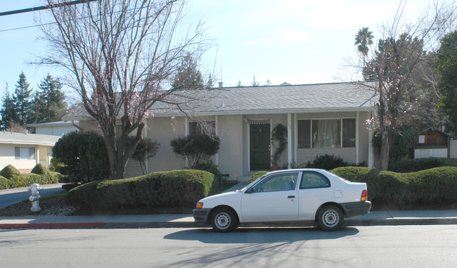 Oro Loma Apartments in Mountain View, CA - Building Photo - Building Photo