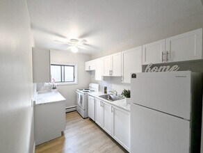 Sienna Apartments in Guelph, ON - Building Photo - Building Photo