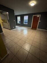 1863 Nekoma Ct, Unit B in Tallahassee, FL - Foto de edificio - Building Photo