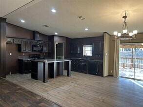 317 Co Rd 4790 in Boyd, TX - Foto de edificio - Building Photo