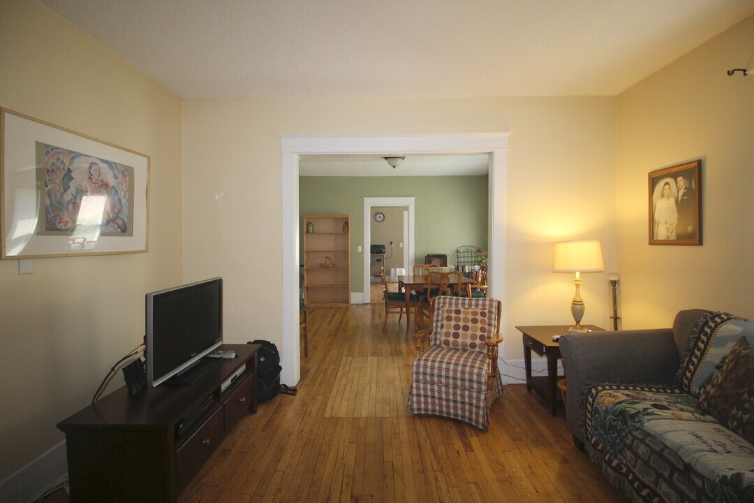 313 14th Ave NE, Unit First Floor Duplex in Minneapolis, MN - Building Photo