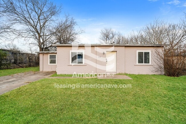 property at 1531 N Indianapolis Ave