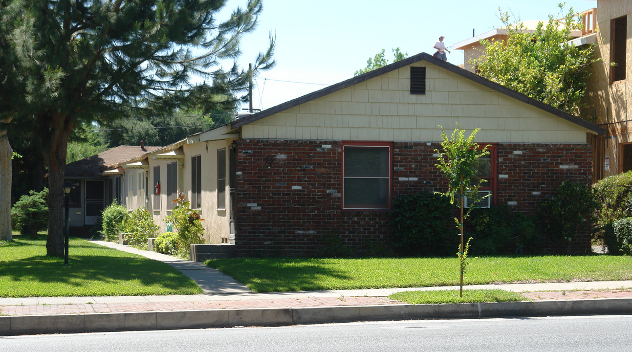 75 San Gabriel Blvd in Pasadena, CA - Foto de edificio