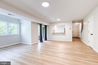 6905 Jones View Dr in Baltimore, MD - Building Photo - Building Photo