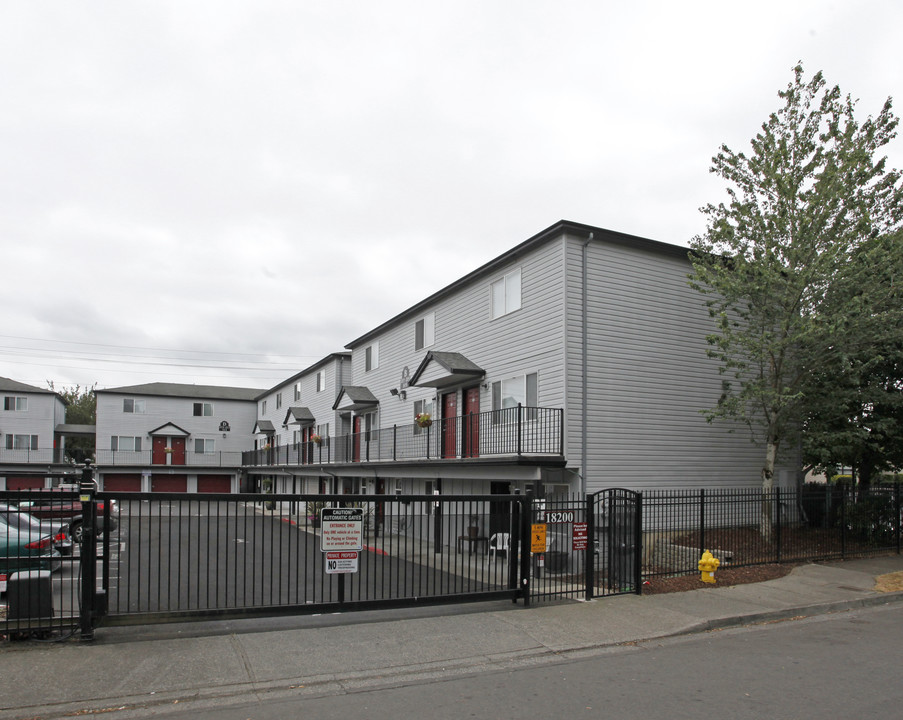 Burnside Garden Apartments in Portland, OR - Building Photo