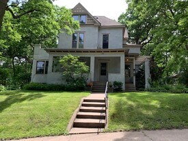56 Clarence Ave SE, Unit 1 in Minneapolis, MN - Building Photo
