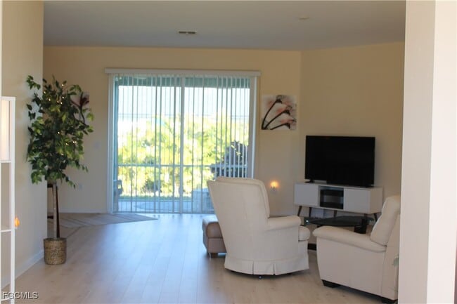 2425 Embers Pkwy W in Cape Coral, FL - Building Photo - Building Photo