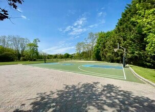 16 Woodland Dr in West Long Branch, NJ - Building Photo - Building Photo