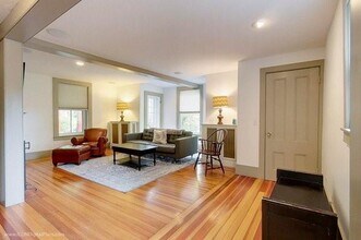 300 Broadway in Newport, RI - Building Photo - Building Photo