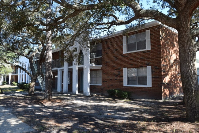 Pine Ridge Apartments at Shalimar in Shalimar, FL - Building Photo - Building Photo