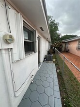 2362 NW 33rd St in Miami, FL - Building Photo - Building Photo