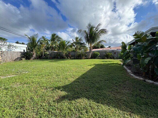678 NW 12th Terrace in Boca Raton, FL - Building Photo - Building Photo