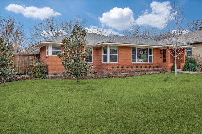 property at 1123 Valencia St