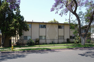 122 E Wakefield Ave in Anaheim, CA - Building Photo - Building Photo