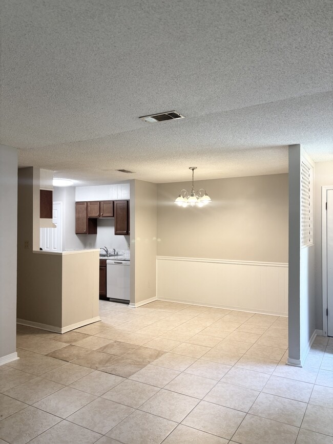 8180 Stonebrook Dr in Pensacola, FL - Building Photo - Building Photo