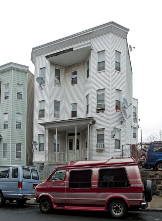 34 Caroline Ave in Yonkers, NY - Building Photo