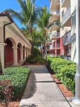 18255 NW 68th Ave, Unit 627 in Hialeah, FL - Building Photo - Building Photo