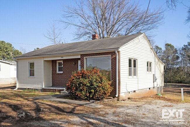 306 N Main St