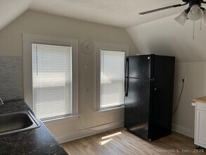 97 Thompson St in New Haven, CT - Building Photo - Building Photo