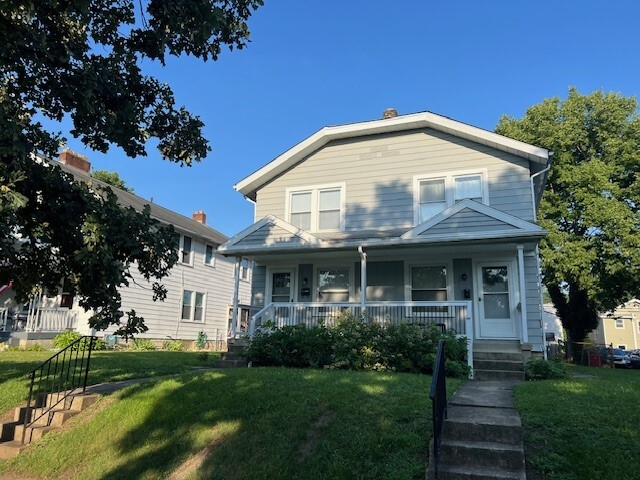 property at 945 Oxley Rd