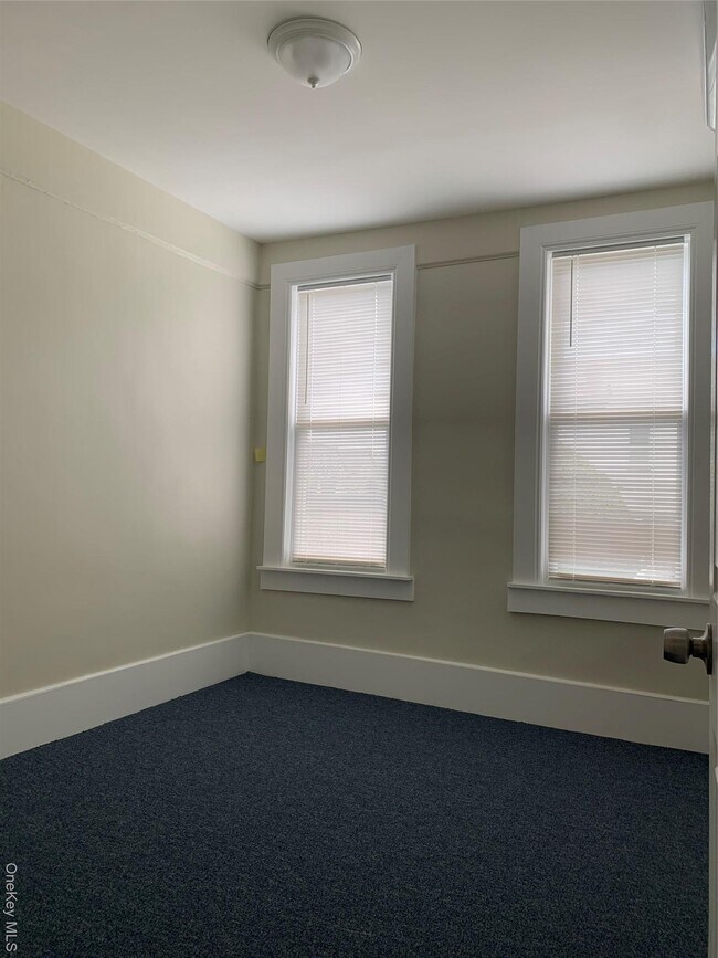 180-17 Jamaica Ave-Unit -1st Fl in Queens, NY - Building Photo - Building Photo