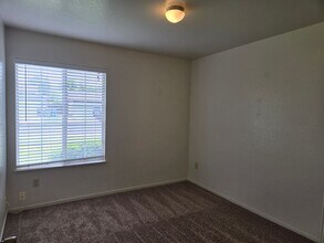 348 Leffler Pl in Turlock, CA - Building Photo - Building Photo