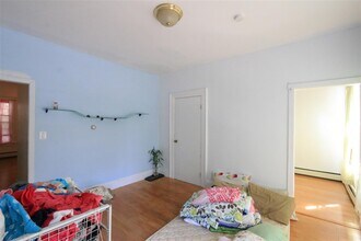 12 Evergreen Sq in Somerville, MA - Building Photo - Building Photo