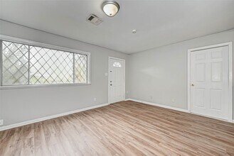 4203 Tavenor Ln in Houston, TX - Building Photo - Building Photo