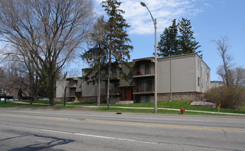 The Pines Apartments in East Lansing, MI - Building Photo - Building Photo