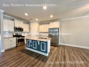 5040 Harris Woods Blvd in Charlotte, NC - Building Photo - Building Photo