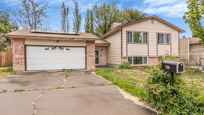 property at 636 Karen Ct